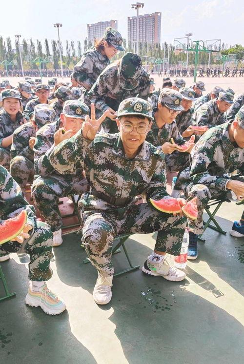 娱乐吃瓜军训,青春记忆里的酸甜苦辣